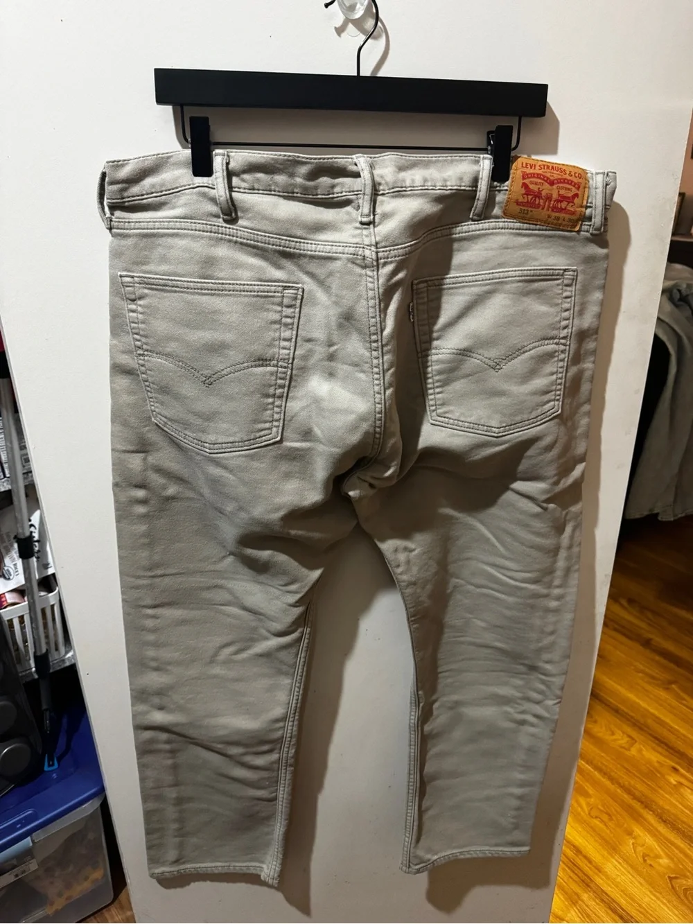 Levis beige casual